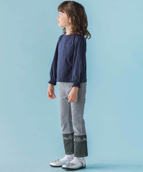 BeBe Petits Pois Vert（ベベプチポワヴェール）の「【店舗限定】配色刺しゅう切り替えストレッチデニムパンツ（デニムパンツ・キッズ・グレー系その他/ブルー系その他・100cm/130cm/140cm/120cm/150cm/110cm）」の6枚目の写真