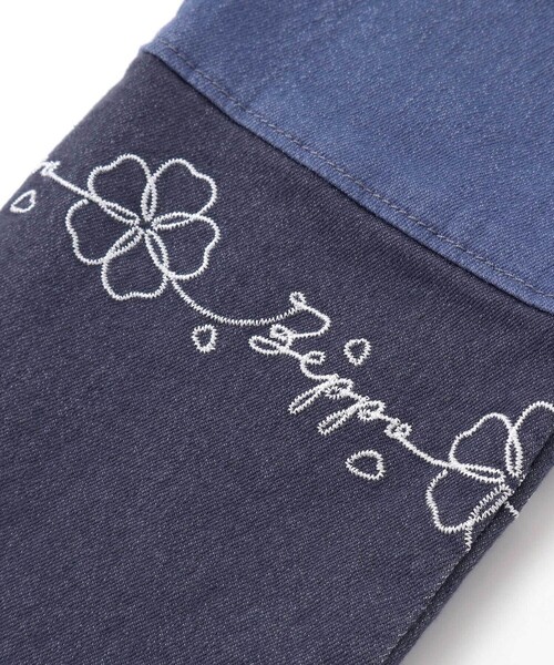 BeBe Petits Pois Vert（ベベプチポワヴェール）の「【店舗限定】配色刺しゅう切り替えストレッチデニムパンツ（デニムパンツ・キッズ・グレー系その他/ブルー系その他・100cm/130cm/140cm/120cm/150cm/110cm）」の15枚目の写真