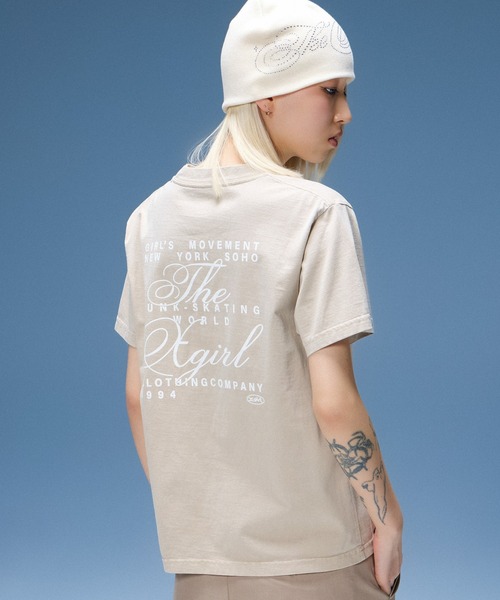 X-girl(エックスガール)の「FADED MESSAGE AND SCRIPT LOGO S/S TEE(Tシャツ/カットソー・レディース・ブラック/ベージュ/オレンジ・S/M/L)」の4枚目の写真