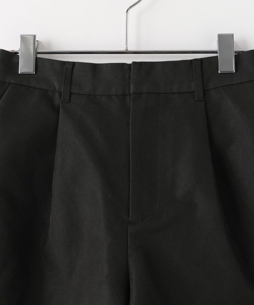 LOWRYS FARM（ローリーズファーム）の「チノタックハーフパンツ 637560（その他パンツ・レディース・ベージュ/ブラック・LARGE/MEDIUM）」の5枚目の写真