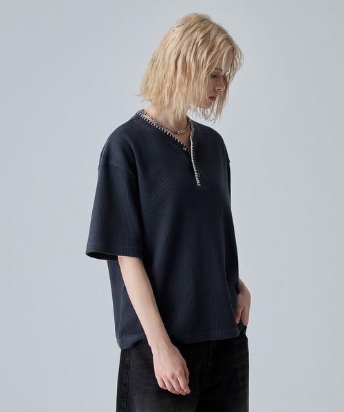 VELNUS(ベルナス)の「【VELNUS】Quick-Dry & Anti-Bacterial Deodorant Hand-Stitch V-Neck Waffle Henley Short-Sleeve T-Shirt/〈吸水速乾・抗菌防臭〉ハンドステッチVネックワッフルヘンリーネック半袖Tシャツ(Tシャツ/カットソー・メンズ・ネイビー/グレー・S/L/M)」の4枚目の写真