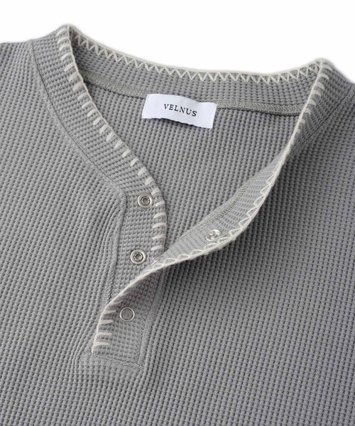 VELNUS(ベルナス)の「【VELNUS】Quick-Dry & Anti-Bacterial Deodorant Hand-Stitch V-Neck Waffle Henley Short-Sleeve T-Shirt/〈吸水速乾・抗菌防臭〉ハンドステッチVネックワッフルヘンリーネック半袖Tシャツ(Tシャツ/カットソー・メンズ・ネイビー/グレー・S/L/M)」の21枚目の写真