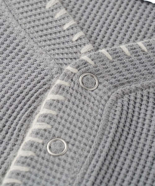 VELNUS(ベルナス)の「【VELNUS】Quick-Dry & Anti-Bacterial Deodorant Hand-Stitch V-Neck Waffle Henley Short-Sleeve T-Shirt/〈吸水速乾・抗菌防臭〉ハンドステッチVネックワッフルヘンリーネック半袖Tシャツ(Tシャツ/カットソー・メンズ・ネイビー/グレー・S/L/M)」の22枚目の写真