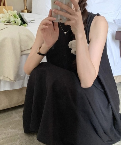 Flugge(フラッジー)の「バックスリットノースリーブワンピ(ワンピース・レディース・アイボリー/ブラック・MEDIUM/LARGE)」の3枚目の写真