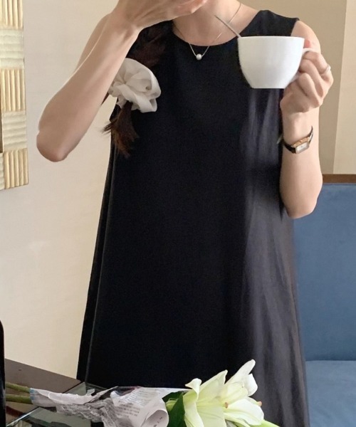 Flugge(フラッジー)の「バックスリットノースリーブワンピ(ワンピース・レディース・アイボリー/ブラック・MEDIUM/LARGE)」の10枚目の写真