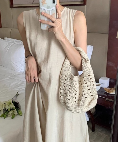 Flugge(フラッジー)の「バックスリットノースリーブワンピ(ワンピース・レディース・アイボリー/ブラック・MEDIUM/LARGE)」の13枚目の写真