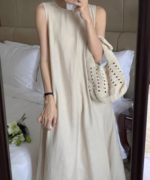 Flugge(フラッジー)の「バックスリットノースリーブワンピ(ワンピース・レディース・アイボリー/ブラック・MEDIUM/LARGE)」の15枚目の写真