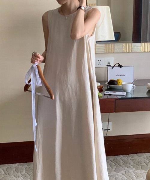 Flugge(フラッジー)の「バックスリットノースリーブワンピ(ワンピース・レディース・アイボリー/ブラック・MEDIUM/LARGE)」の21枚目の写真