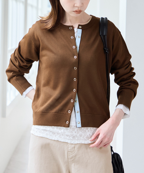 U by SPICK&SPAN（ユーバイスピックアンドスパン）の「ウォッシャブルドットボタンニットカーディガン（カーディガン/ボレロ・レディース・ホワイト/ブラウン/サックスブルー・FREE）」の5枚目の写真