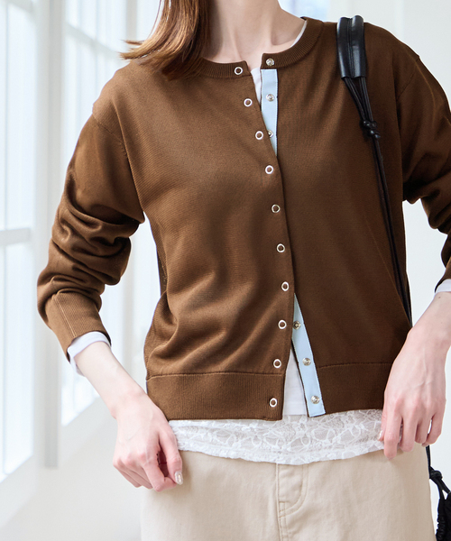 U by SPICK&SPAN（ユーバイスピックアンドスパン）の「ウォッシャブルドットボタンニットカーディガン（カーディガン/ボレロ・レディース・ホワイト/ブラウン/サックスブルー・FREE）」の7枚目の写真