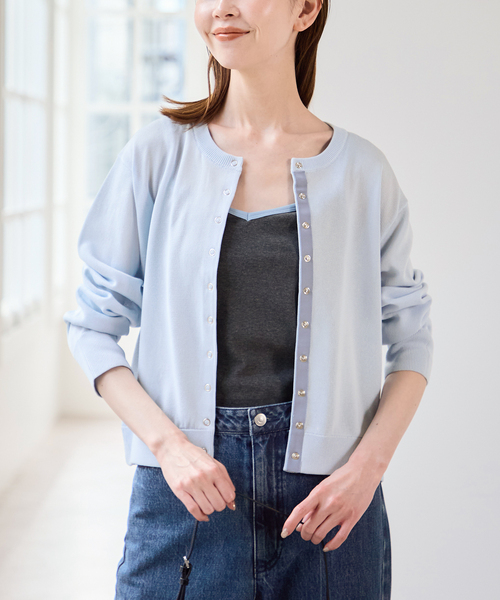 U by SPICK&SPAN（ユーバイスピックアンドスパン）の「ウォッシャブルドットボタンニットカーディガン（カーディガン/ボレロ・レディース・ホワイト/ブラウン/サックスブルー・FREE）」の14枚目の写真