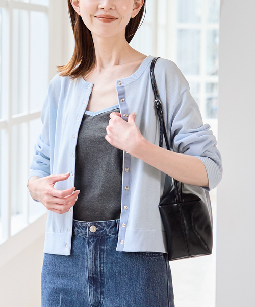 U by SPICK&SPAN（ユーバイスピックアンドスパン）の「ウォッシャブルドットボタンニットカーディガン（カーディガン/ボレロ・レディース・ホワイト/ブラウン/サックスブルー・FREE）」の18枚目の写真