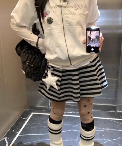 AsheKsha(アシクシャ)の「ストライプのミニスカート--一着で様々な着こなし(スカート・レディース・ダークグレー・M)」の7枚目の写真