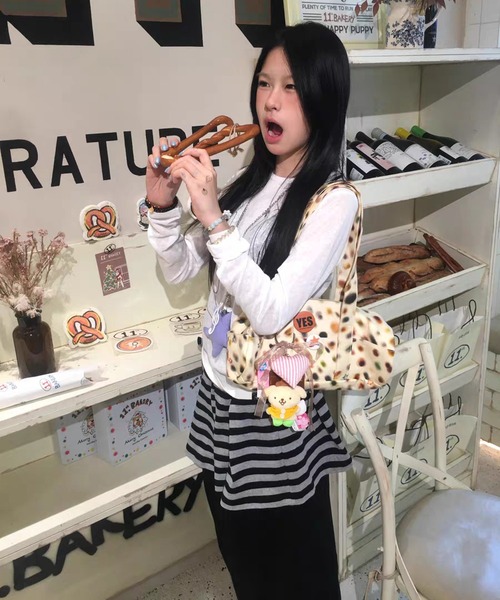 AsheKsha(アシクシャ)の「ストライプのミニスカート--一着で様々な着こなし(スカート・レディース・ダークグレー・M)」の9枚目の写真
