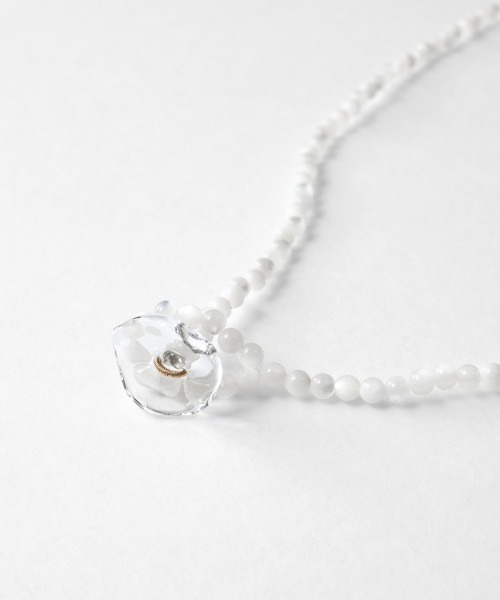 HARIO Lampwork Factory（ハリオランプワークファクトリー）の「tane ネックレス 木枯 シェル（ネックレス・レディース・クリア・FREE）」の2枚目の写真