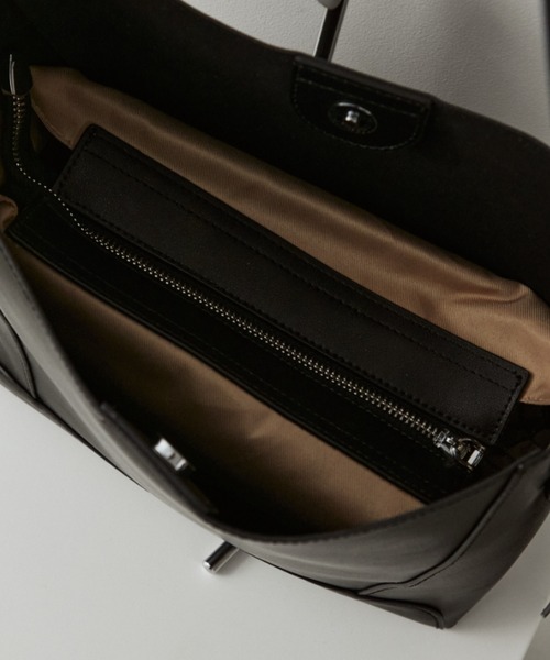 arholiday.standard(エーアールホリデースタンダード)の「2way real leather baguette bag / 2wayリアルレザーバゲットバッグ(ショルダーバッグ・レディース・ブラウン/ブラック・FREE)」の19枚目の写真