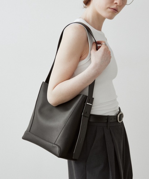 arholiday.standard(エーアールホリデースタンダード)の「2way real leather baguette bag / 2wayリアルレザーバゲットバッグ(ショルダーバッグ・レディース・ブラウン/ブラック・FREE)」の4枚目の写真