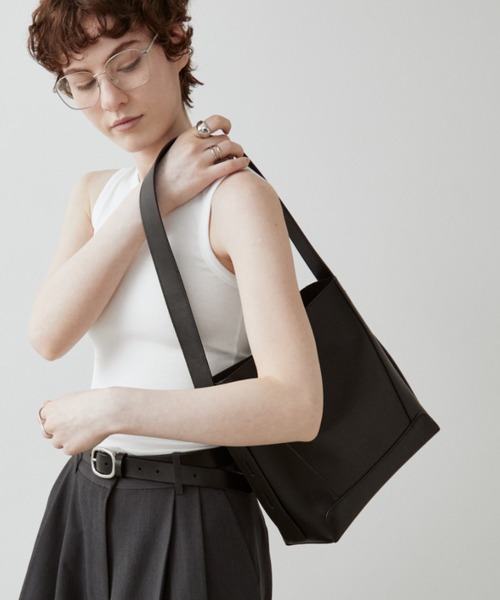 arholiday.standard(エーアールホリデースタンダード)の「2way real leather baguette bag / 2wayリアルレザーバゲットバッグ(ショルダーバッグ・レディース・ブラウン/ブラック・FREE)」の5枚目の写真