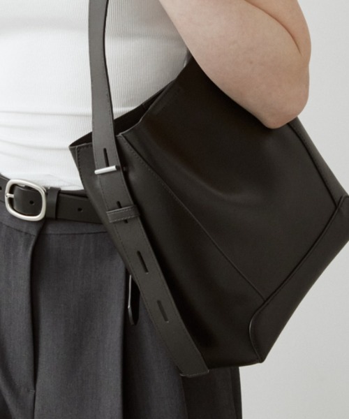 arholiday.standard(エーアールホリデースタンダード)の「2way real leather baguette bag / 2wayリアルレザーバゲットバッグ(ショルダーバッグ・レディース・ブラウン/ブラック・FREE)」の7枚目の写真
