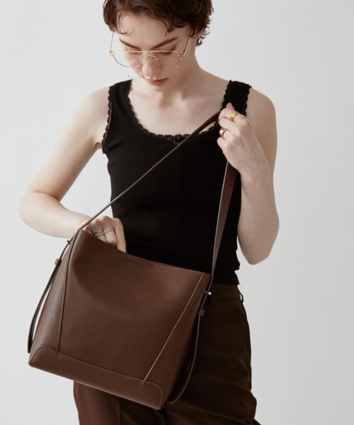 arholiday.standard(エーアールホリデースタンダード)の「2way real leather baguette bag / 2wayリアルレザーバゲットバッグ(ショルダーバッグ・レディース・ブラウン/ブラック・FREE)」の11枚目の写真
