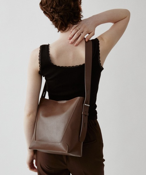 arholiday.standard(エーアールホリデースタンダード)の「2way real leather baguette bag / 2wayリアルレザーバゲットバッグ(ショルダーバッグ・レディース・ブラウン/ブラック・FREE)」の15枚目の写真
