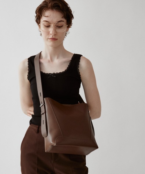 arholiday.standard(エーアールホリデースタンダード)の「2way real leather baguette bag / 2wayリアルレザーバゲットバッグ(ショルダーバッグ・レディース・ブラウン/ブラック・FREE)」の13枚目の写真