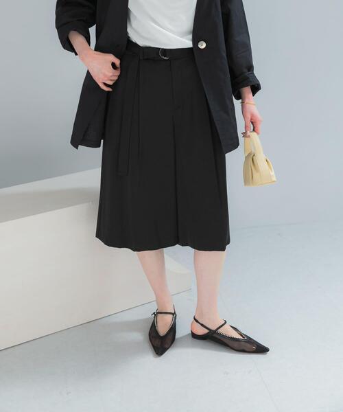 URBAN RESEARCH ROSSO WOMEN(アーバンリサーチ ロッソ)の「スラブサテンハーフパンツ(その他パンツ・レディース・ブラウン/ブラック・36/38)」の4枚目の写真