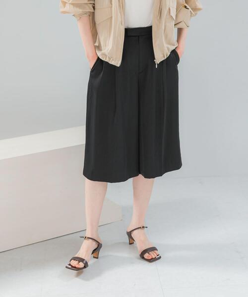 URBAN RESEARCH ROSSO WOMEN(アーバンリサーチ ロッソ)の「スラブサテンハーフパンツ(その他パンツ・レディース・ブラウン/ブラック・36/38)」の6枚目の写真