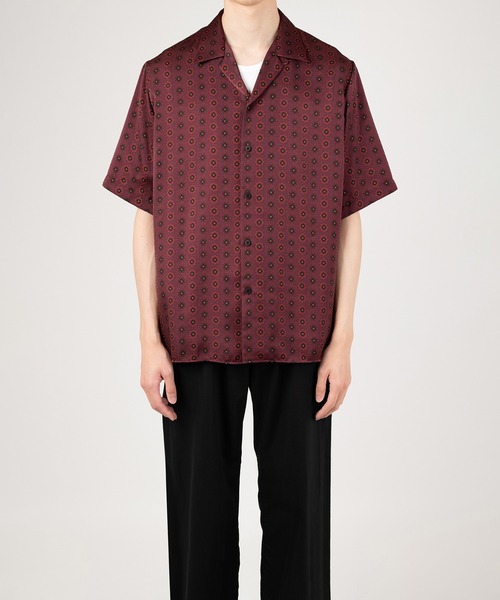 LAD MUSICIAN(ラッドミュージシャン)の「SILKY SATIN INKJET OCTAGON OPEN COLLAR SHORT SLEEVE SHIRT(シャツ/ブラウス・メンズ・ワイン・44/42/46)」の2枚目の写真