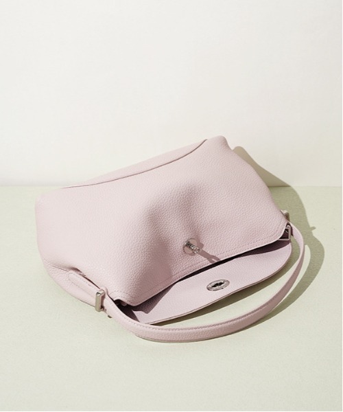 NiiNa(ニーナ)の「【 NiiNa / ニーナ 】高品質牛革2WAYソフトカーブミニショルダーバッグ(ショルダーバッグ・レディース・ピンク/ブラック/グレイッシュベージュ/ブルー/ホワイト・FREE)」の18枚目の写真