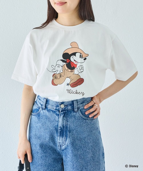 Disney(ディズニー)の「【Disney】別注 <ミッキー>ウエスタン バックプリントTシャツ(Tシャツ/カットソー・レディース・オフホワイト/ブラック・5L/4L/3L/LL/M)」の3枚目の写真