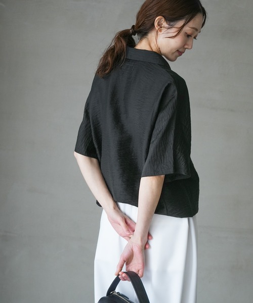 SOLAMONAT LARME(ソラモナラーム)の「シアーナイロンドローコードS/Sプルオーバー(シャツ/ブラウス・レディース・ブラック/グレー/ベージュ・FREE)」の4枚目の写真