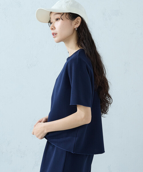 COMME CA ISM(コムサイズム)の「クルーネック ストレッチプリーツTシャツ / セットアップ対応(Tシャツ/カットソー・レディース・チャコール/ネイビー/アイボリー・MEDIUM/LARGE)」の3枚目の写真