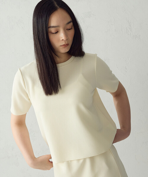 COMME CA ISM(コムサイズム)の「クルーネック ストレッチプリーツTシャツ / セットアップ対応(Tシャツ/カットソー・レディース・チャコール/ネイビー/アイボリー・MEDIUM/LARGE)」の1枚目の写真