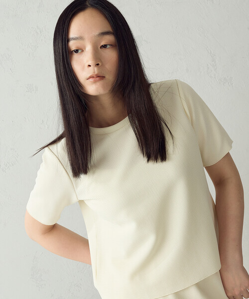 COMME CA ISM(コムサイズム)の「クルーネック ストレッチプリーツTシャツ / セットアップ対応(Tシャツ/カットソー・レディース・チャコール/ネイビー/アイボリー・MEDIUM/LARGE)」の15枚目の写真