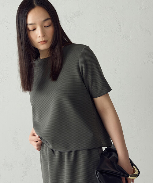 COMME CA ISM(コムサイズム)の「クルーネック ストレッチプリーツTシャツ / セットアップ対応(Tシャツ/カットソー・レディース・チャコール/ネイビー/アイボリー・MEDIUM/LARGE)」の19枚目の写真