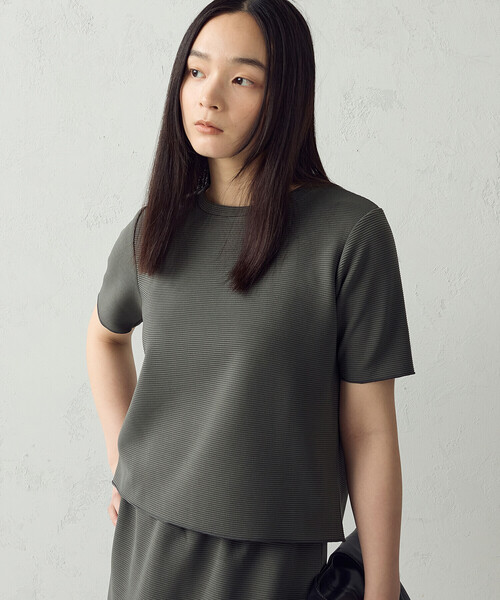 COMME CA ISM(コムサイズム)の「クルーネック ストレッチプリーツTシャツ / セットアップ対応(Tシャツ/カットソー・レディース・チャコール/ネイビー/アイボリー・MEDIUM/LARGE)」の21枚目の写真