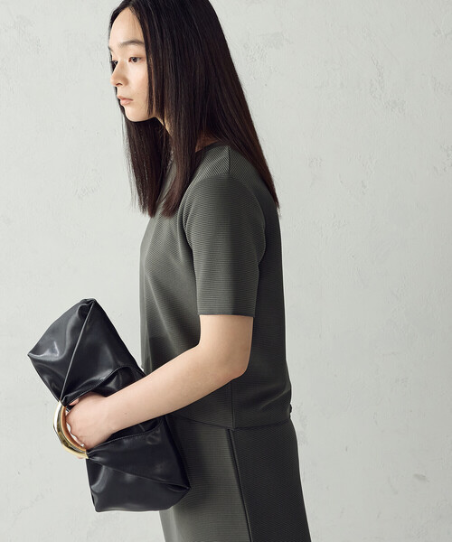COMME CA ISM(コムサイズム)の「クルーネック ストレッチプリーツTシャツ / セットアップ対応(Tシャツ/カットソー・レディース・チャコール/ネイビー/アイボリー・MEDIUM/LARGE)」の22枚目の写真