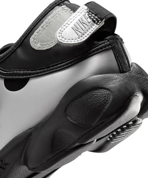 NIKE(ナイキ)の「NIKE W AIR RIFT IR1226-001(スニーカー・メンズ・シルバー・24cm/23cm)」の2枚目の写真