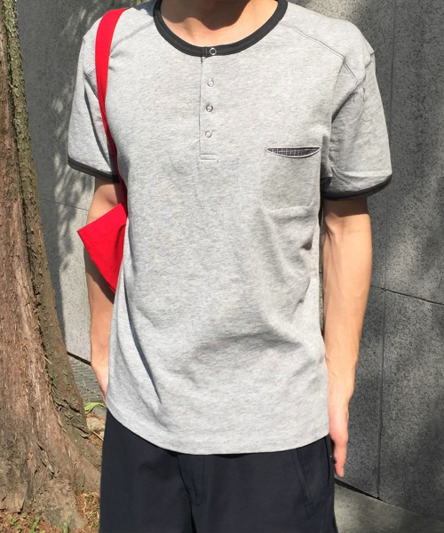 INTEMPOMOOD(インテンポムード)の「リングチェックポケットヘンリーネックTシャツ : 3カラー(Tシャツ/カットソー・メンズ・グレー/アイボリー/ブラック・MEDIUM/LARGE)」の7枚目の写真