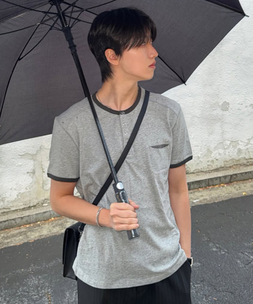 INTEMPOMOOD(インテンポムード)の「リングチェックポケットヘンリーネックTシャツ : 3カラー(Tシャツ/カットソー・メンズ・グレー/アイボリー/ブラック・MEDIUM/LARGE)」の11枚目の写真