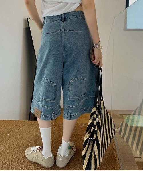 NANEA(ナネア)の「リメイク風 逆さポケット デニムワイドハーフパンツ(デニムパンツ・レディース・ブルー・LARGE/MEDIUM/SMALL)」の6枚目の写真