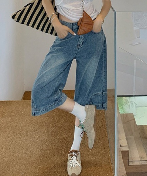 NANEA(ナネア)の「リメイク風 逆さポケット デニムワイドハーフパンツ(デニムパンツ・レディース・ブルー・LARGE/MEDIUM/SMALL)」の4枚目の写真