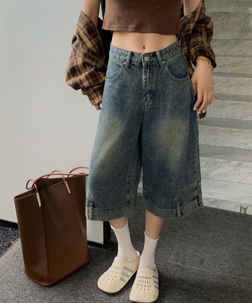NANEA(ナネア)の「リメイク風 逆さポケット デニムワイドハーフパンツ(デニムパンツ・レディース・ブルー・LARGE/MEDIUM/SMALL)」の9枚目の写真
