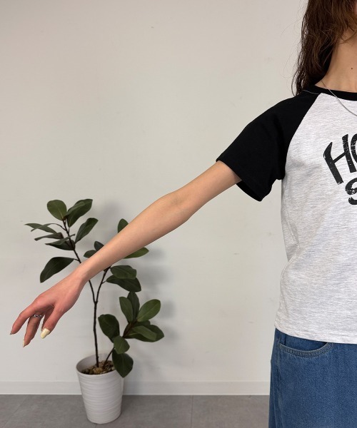 mellomela.(メロメラ)の「ビッグロゴラグランTシャツ(Tシャツ/カットソー・レディース・ブラック/レッド・FREE)」の17枚目の写真