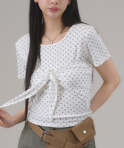 apres jour mignon(アプレジュールミニョン)の「スカーフ付きトップス(Tシャツ/カットソー・レディース・モカ/ネイビー/オフホワイト・LARGE/フリー)」の4枚目の写真