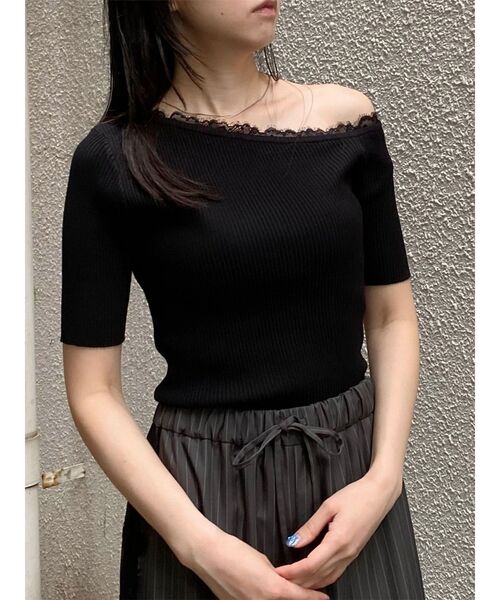 MURUA(ムルーア)の「レースドッキングワンショルダーニット(ニット/セーター・レディース・アイボリー/ボルドー/ブラック・FREE)」の2枚目の写真
