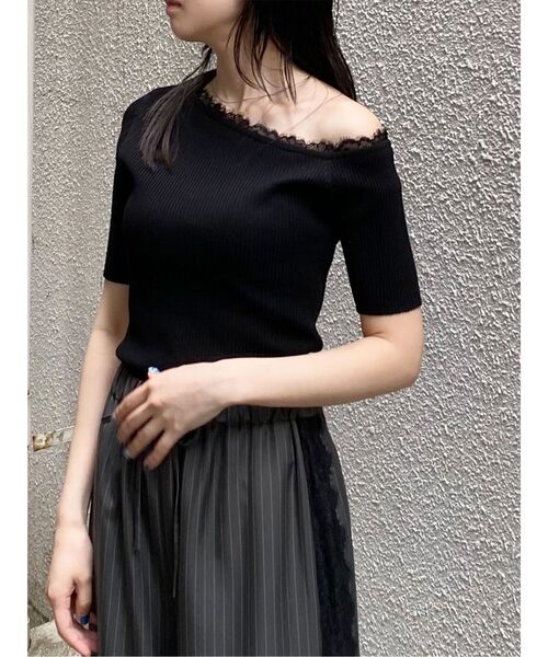 MURUA(ムルーア)の「レースドッキングワンショルダーニット(ニット/セーター・レディース・アイボリー/ボルドー/ブラック・FREE)」の8枚目の写真