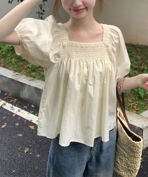 Pittok(ピットク)の「胸元シャーリング ゆったりバルーン袖カットソー(シャツ/ブラウス・レディース・ベージュ/ピンク・MEDIUM)」の1枚目の写真
