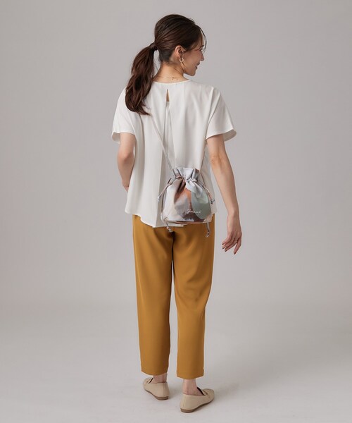 SHOO・LA・RUE(シューラルー)の「アソートプリント巾着バッグ(ショルダーバッグ・レディース・ベージュ系3/ブルー系/ブラウン系4/ベージュ系・00)」の6枚目の写真